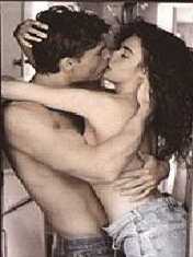 couple kissing